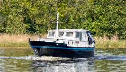 Oostvaarder Kotter 9.50 OK - Motorboot huren - Ottenhome Heeg