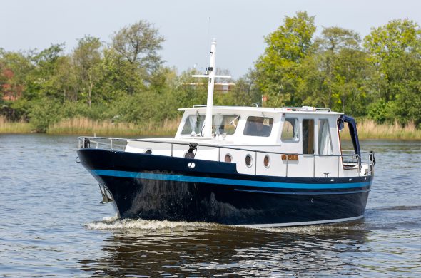 Oostvaarder Kotter 9.50 OK - Motorboot huren - Ottenhome Heeg