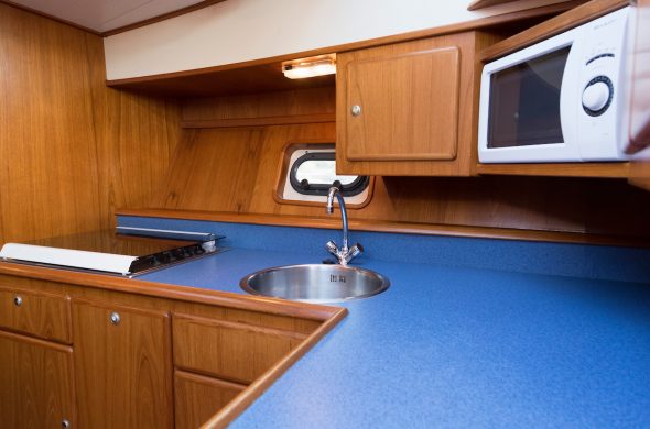 KeukenMotorjacht huren in Friesland - Reline 1150 - Ottenhome Heegblad in de motorboot Re-Line 1150